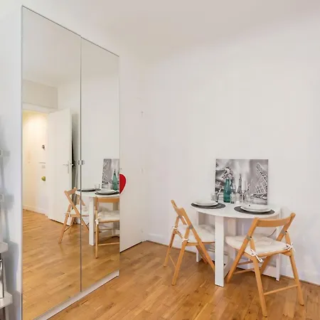 Charming With Eiffel Tower Views In Pariss 15th Daire