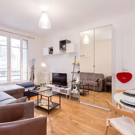 Charming With Eiffel Tower Views In Pariss 15th Daire *