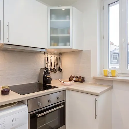 Daire Charming With Eiffel Tower Views In Pariss 15th *