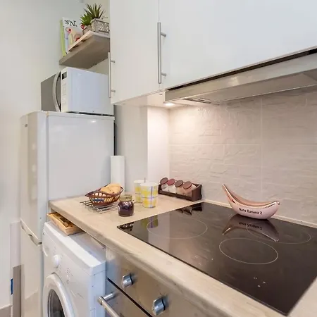 Charming With Eiffel Tower Views In Pariss 15th