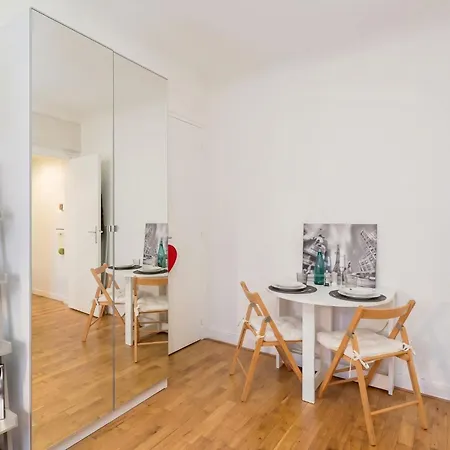 Charming With Eiffel Tower Views In Pariss 15th Daire Paris