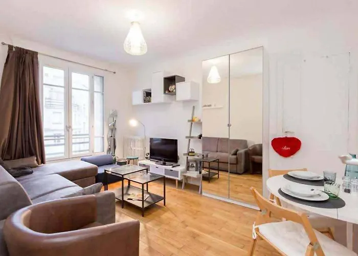 Charming Studio With Eiffel Tower View In Paris 15Th *