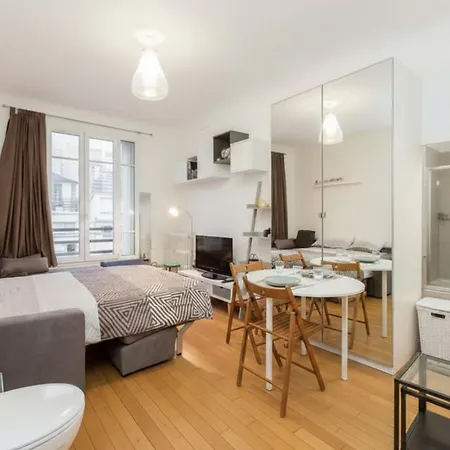 Charming Studio With Eiffel Tower View In Paris 15Th * 巴黎
