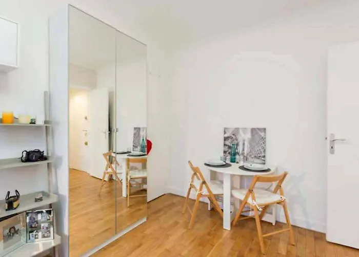 Charming Studio With Eiffel Tower View In Paris 15Th 公寓
