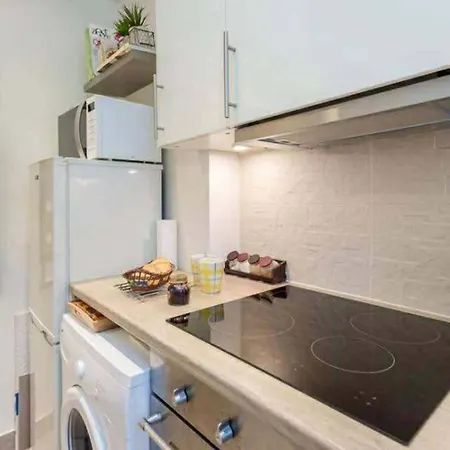 Charming Studio With Eiffel Tower View In Paris 15Th דירה